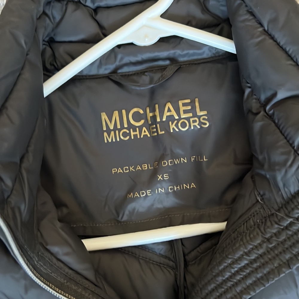 Michael Kors thin puffer jacket great condition practically new - Picture 3 of 4